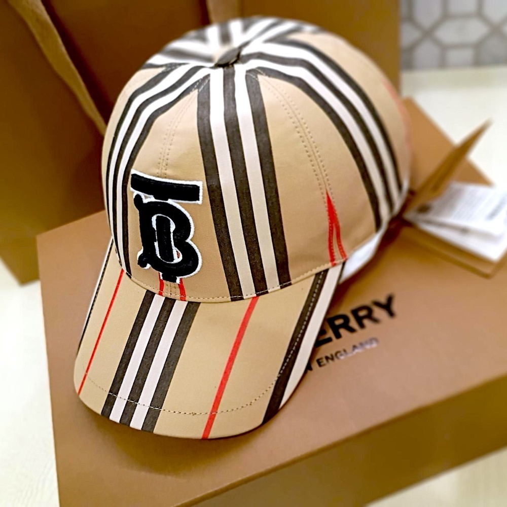 (Unisex) Rare (Brand New) Burberry Stripe TB Baseball Cap Archive Beige L 59 cm
